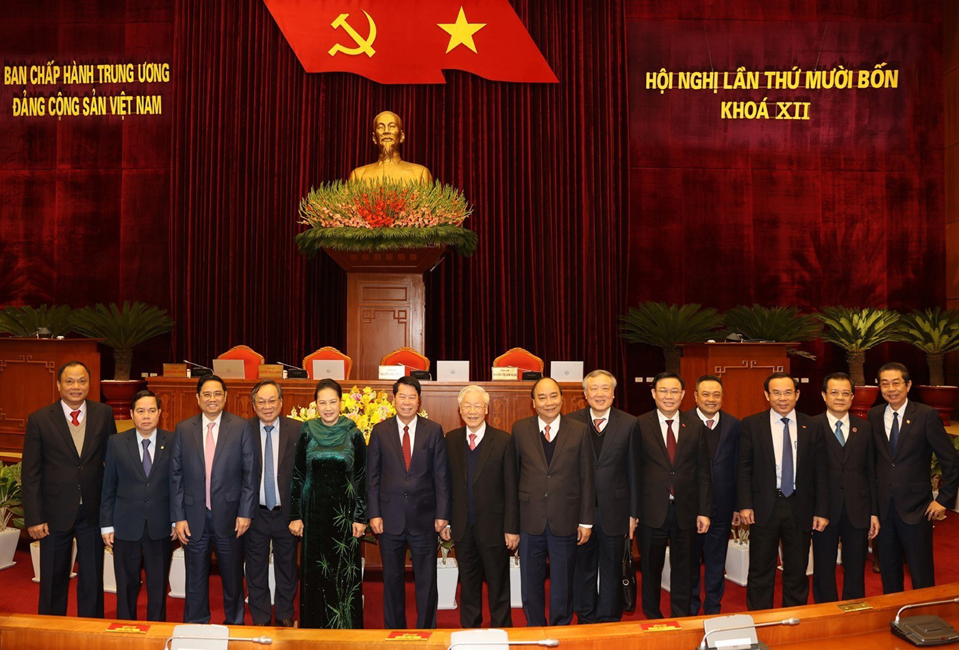 Tổng Bí thư, Chủ tịch nước Nguyễn Phú Trọng; Thủ tướng Chính phủ Nguyễn Xuân Phúc; Chủ tịch Quốc hội Nguyễn Thị Kim Ngân với các đại biểu tham dự Hội nghị lần thứ 14 Ban Chấp hành Trung ương khóa XII.