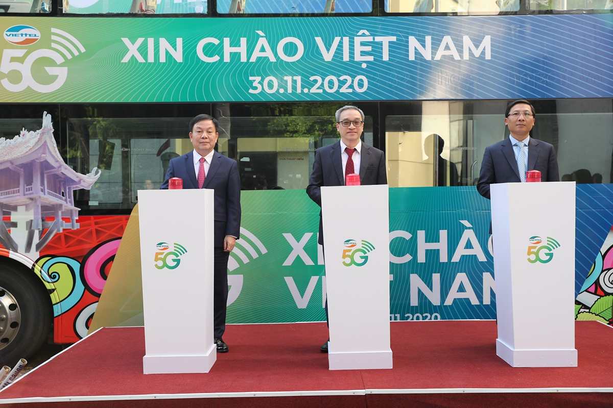 Chiều 30/11/2020, tại Hà Nội, Tập đoàn Công nghiệp - Viễn thông Quân đội (Viettel) công bố chính thức khai trương kinh doanh thử nghiệm 5G, trở thành nhà mạng cung cấp sớm nhất 5G cho khách hàng sau thời gian phát sóng thử nghiệm về kỹ thuật.
