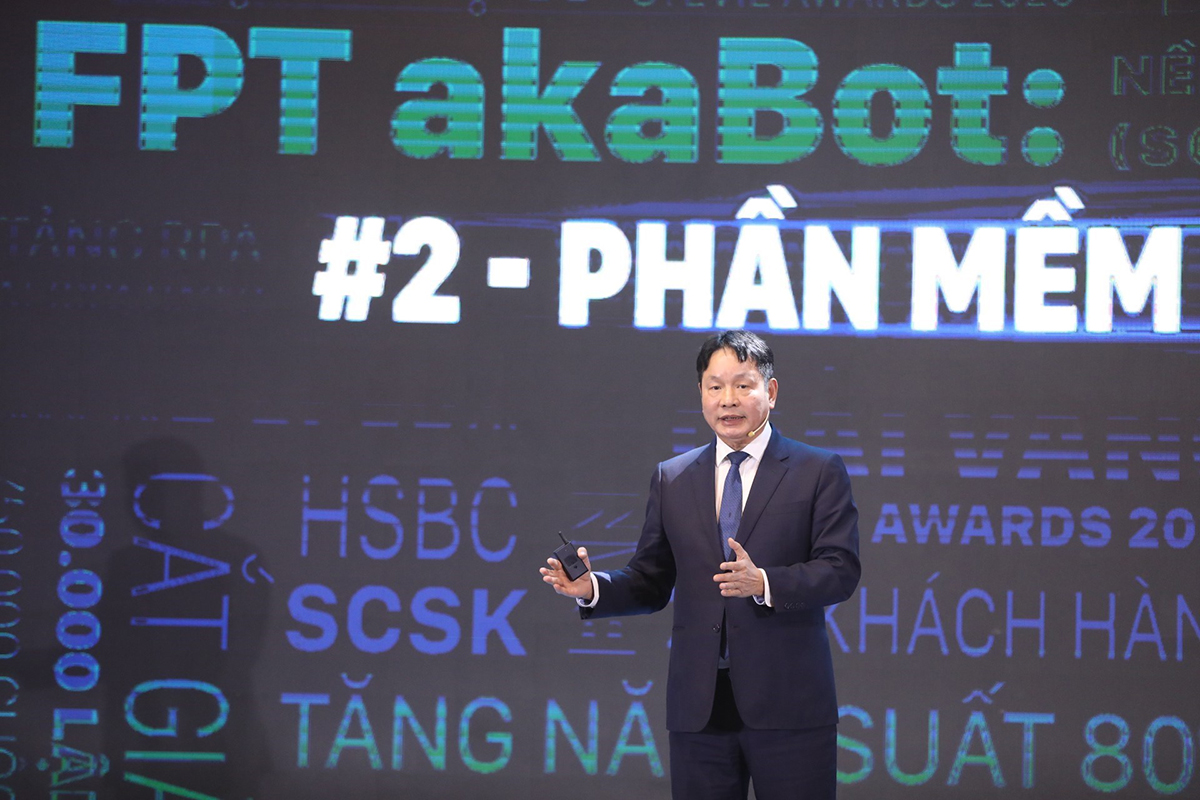 Ông Trương Gia Bình, Chủ tịch Tập đoàn FPT trình bày tham luận tại Diễn đàn quốc gia Phát triển doanh nghiệp công nghệ số lần thứ II với chủ đề “Doanh nghiệp công nghệ số động lực thúc đẩy chuyển đổi số, phát triển kinh tế số Việt Nam”.