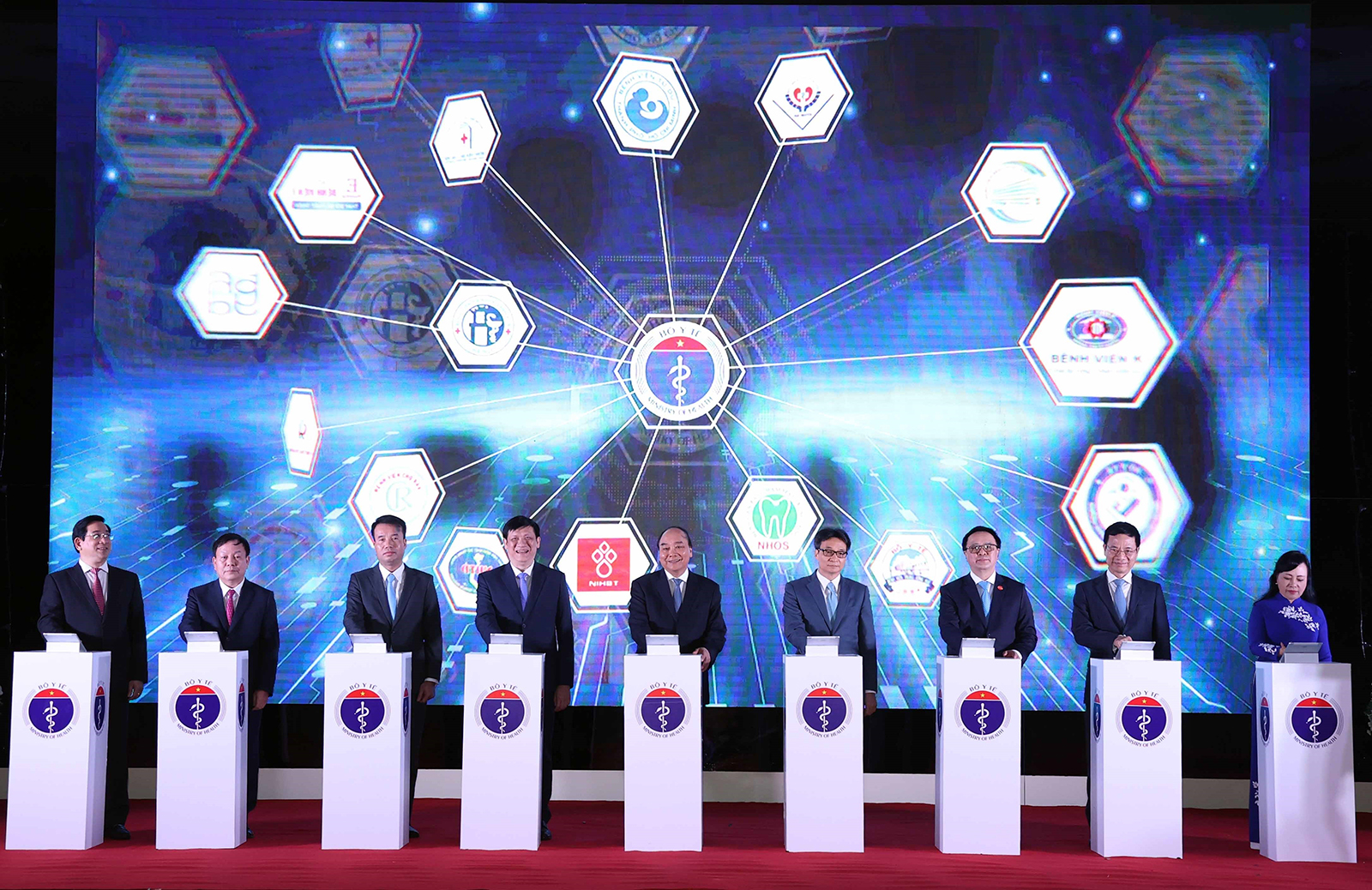 Chiều 25/9/2020, tại Hà Nội, Thủ tướng Nguyễn Xuân Phúc, Chủ tịch Ủy ban Quốc gia về Chính phủ điện tử dự Lễ khánh thành kết nối 1.000 cơ sở khám, chữa bệnh từ xa.