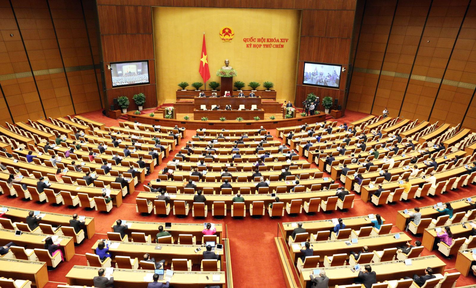 Kỳ họp thứ 9 mang dấu ấn đặc biệt bởi đây là lần đầu tiên trong lịch sử, Quốc hội Việt Nam họp trực tuyến liên tục nhiều ngày.