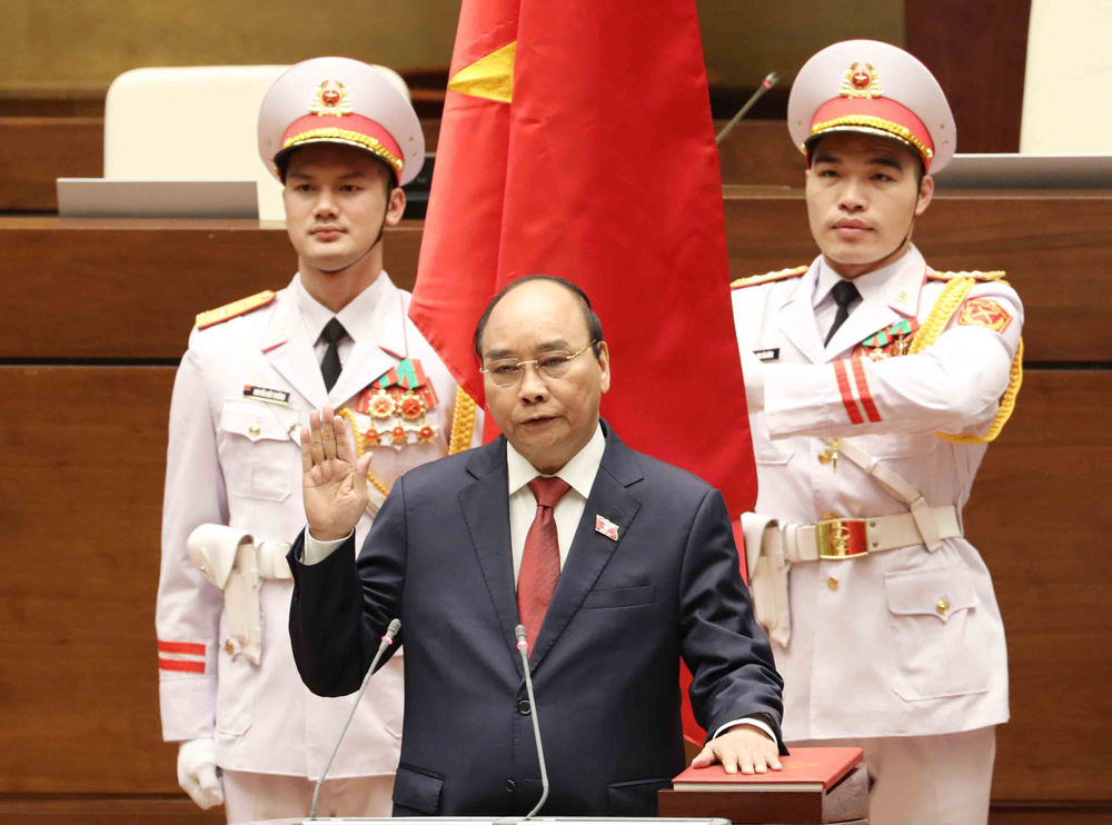 Chủ tịch nước Nguyễn Xuân Phúc tuyên thệ nhậm chức.