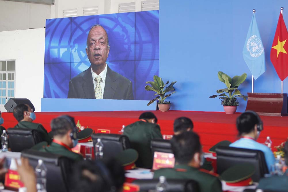 Ông Atul Khare, Phó Tổng Thư ký Liên hợp quốc phát biểu trực tuyến tại lễ xuất quân của Bệnh viện dã chiến cấp 2 số 3.