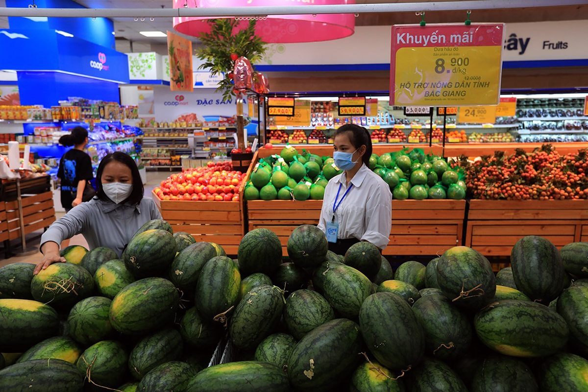 Siêu thị Co.opmart hỗ trợ tiêu thụ các loại nông sản cho nông dân tỉnh Bắc Giang.