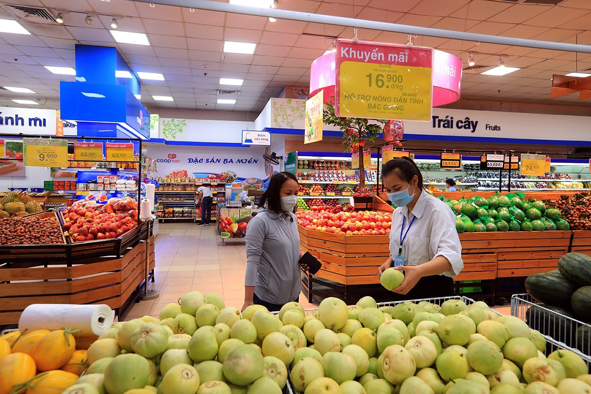 Siêu thị Co.opmart hỗ trợ tiêu thụ các loại nông sản cho nông dân.