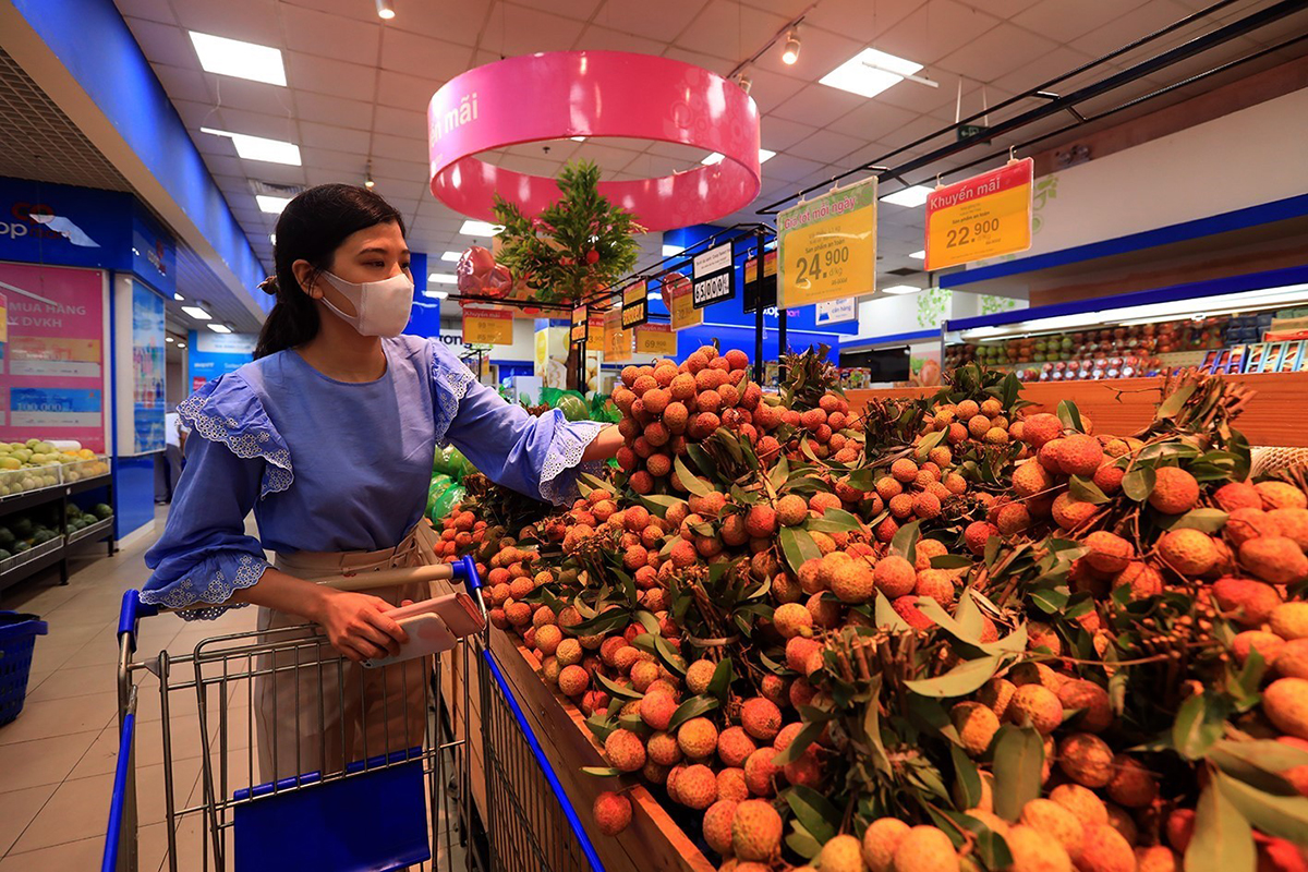 Vải được bày bán trong siêu thị.