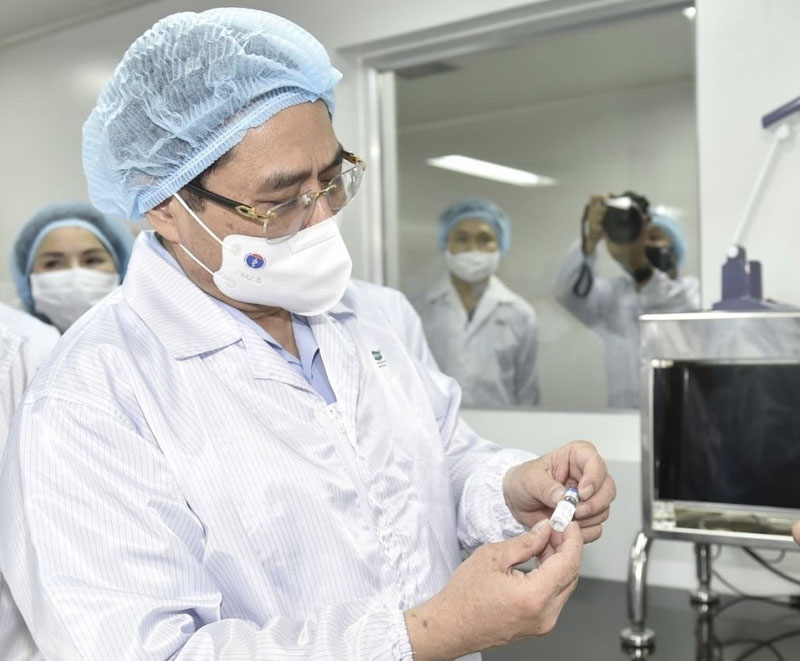 Thủ tướng Phạm Minh Chính thăm Công ty TNHH MTV Vắc xin và Sinh phẩm số 1 (VABIOTECH).