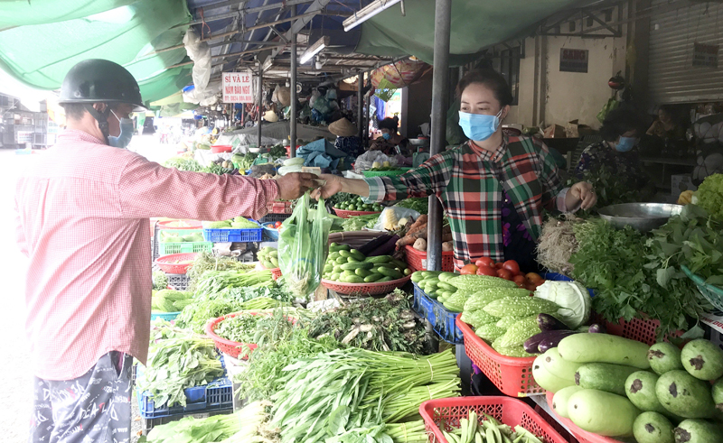 Tại các chợ Vĩnh Long sẵn sàng nguồn cung hàng hóa, chủ động phòng, chống dịch.