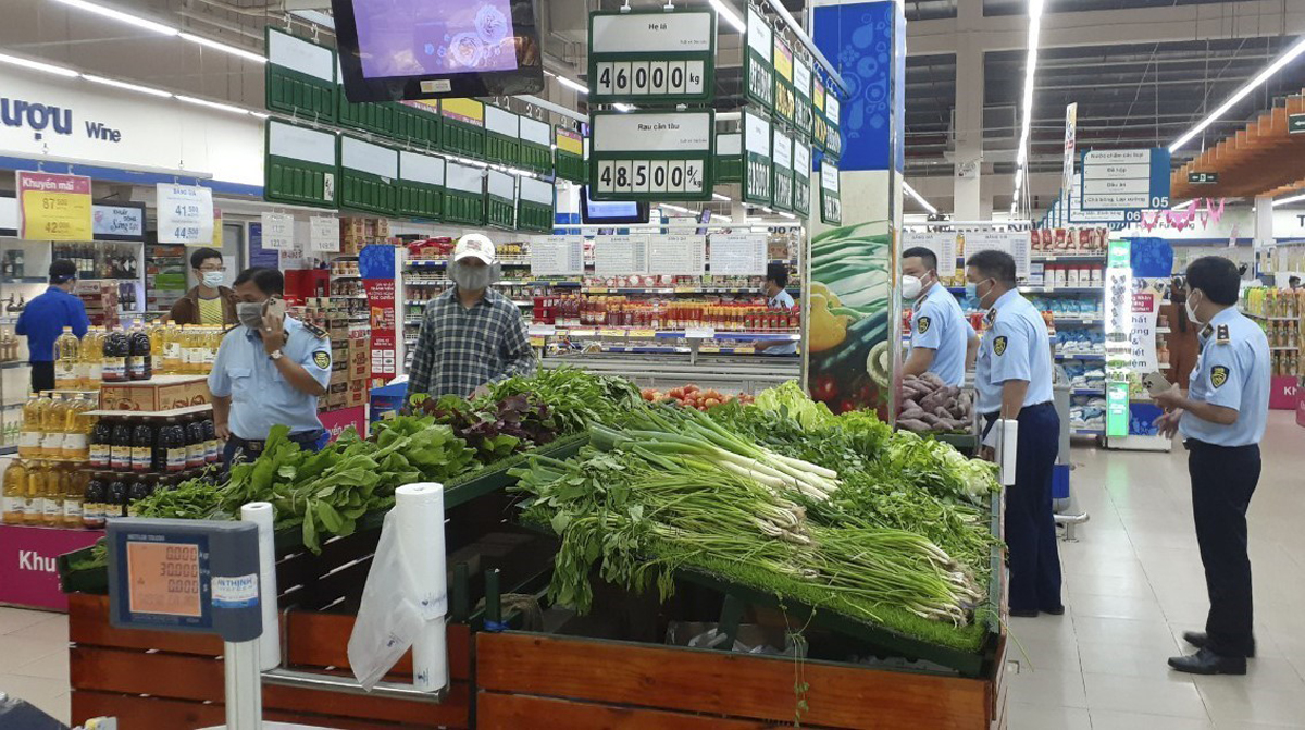 Các mặt hàng thực phẩm thiết yếu số lượng phong phú tại siêu thị trên địa bàn tỉnh Hậu Giang ngày 18/7/2021.