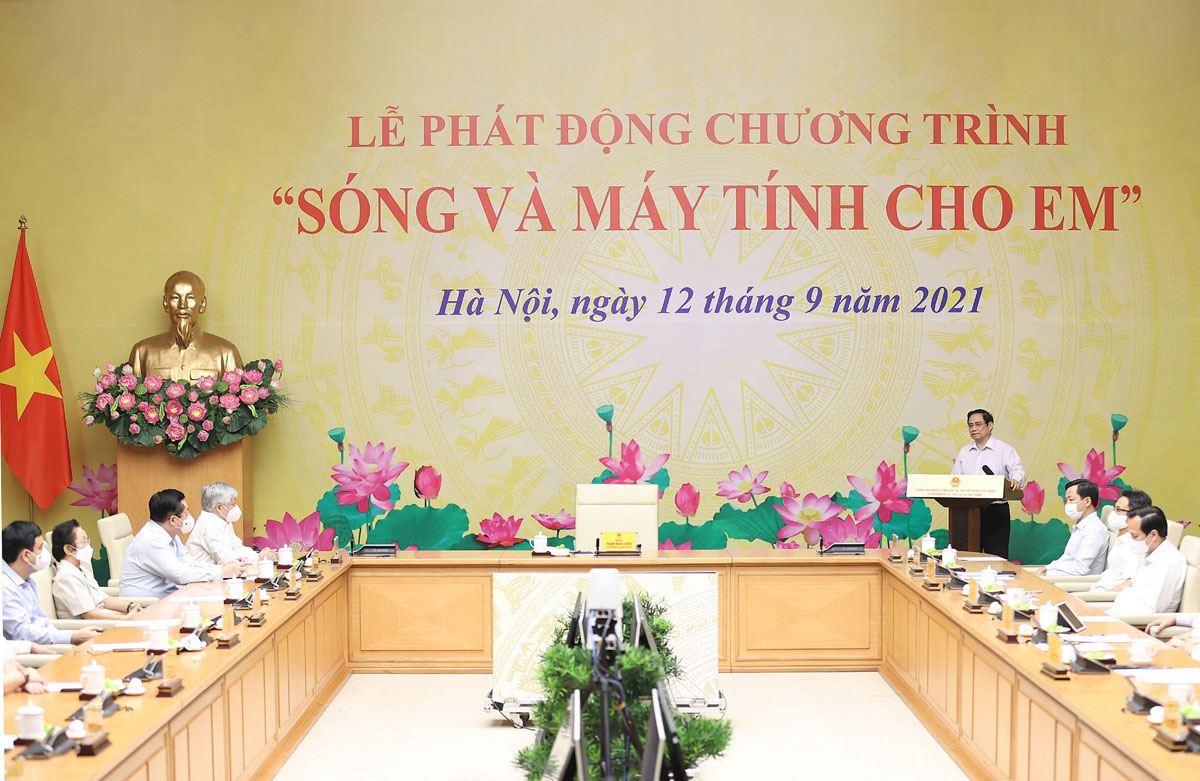 Thủ tướng Chính phủ Phạm Minh Chính phát động Chương trình “Sóng và máy tính cho em”.