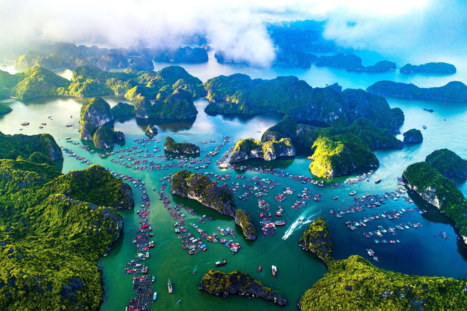 Quần đảo Cát Bà nhìn từ trên cao.