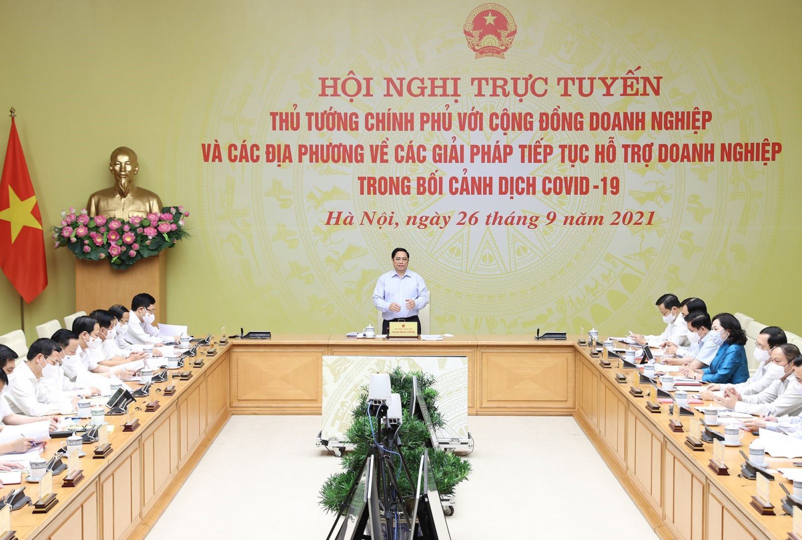 Thủ tướng Phạm Minh Chính chủ trì Hội nghị bàn giải pháp hỗ trợ doanh nghiệp trong bối cảnh dịch COVID-19.