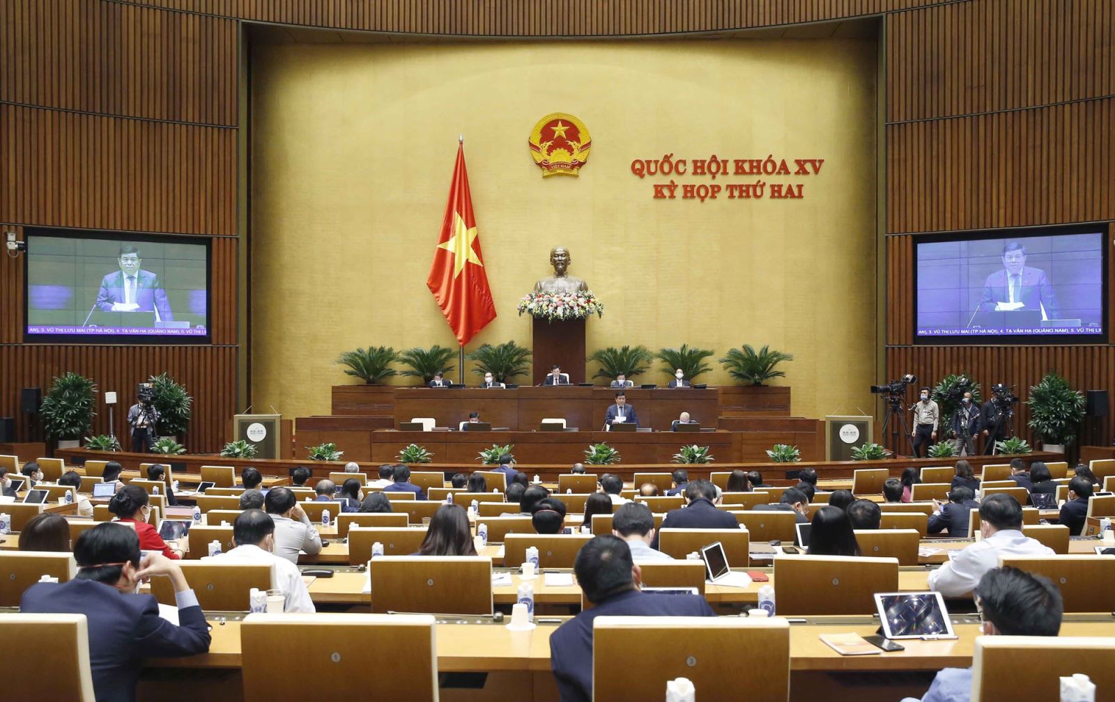 Bộ trưởng Bộ Kế hoạch và Đầu tư Nguyễn Chí Dũng trả lời nhóm vấn đề lĩnh vực kế hoạch và đầu tư, phiên chất vấn tại Quốc hội ngày 11/11/2021.