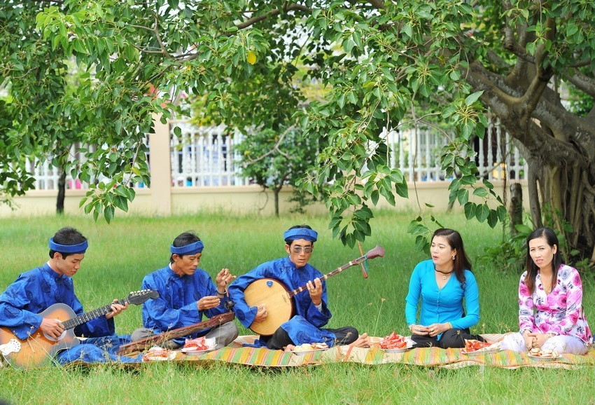 Đờn ca tài tử Nam Bộ là một dòng nhạc dân tộc của Việt Nam, đã được UNESCO công nhận là Di sản văn hóa phi vật thể.