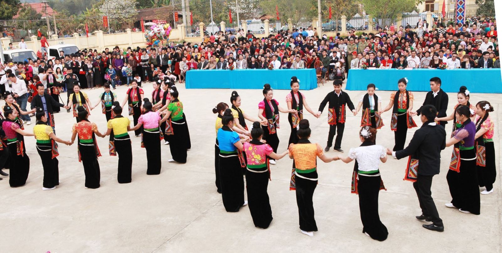 Xòe cộng đồng, một thể thức nghệ thuật xòe dân gian được đồng bào dân tộc Thái Sơn La luôn gìn giữ và phát huy.
