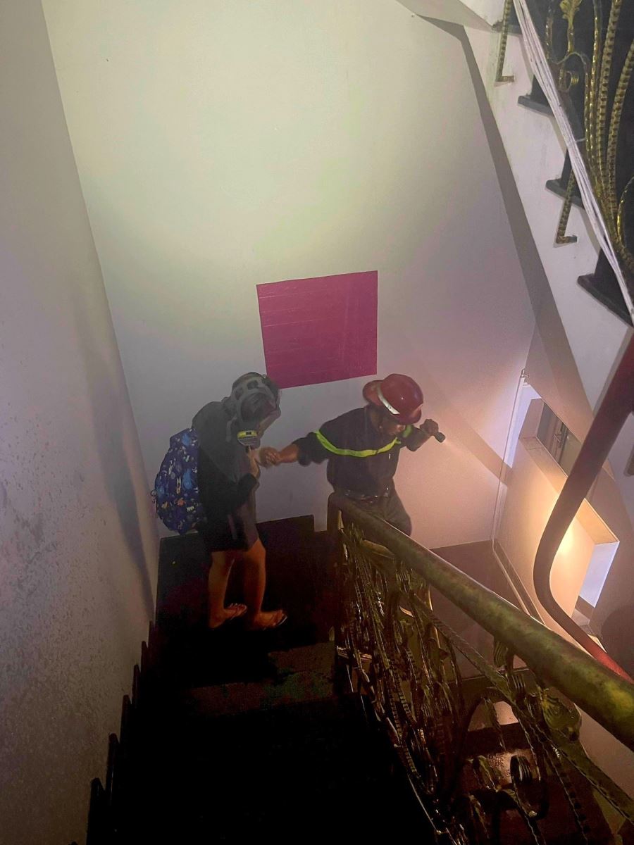 Kịp thời giải cứu nhiều người trong vụ cháy Homestay ASIA, TP Hồ Chí Minh.