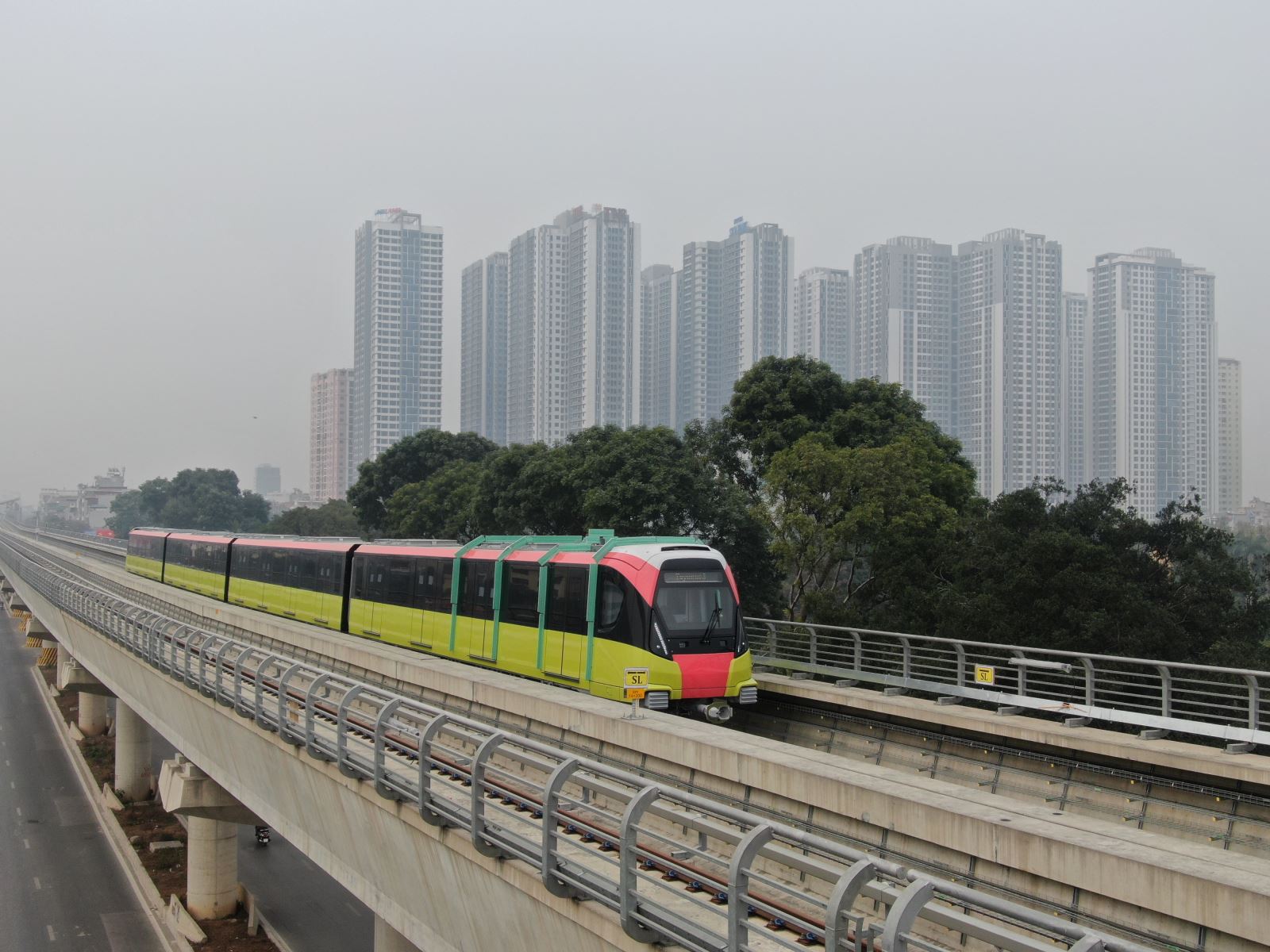 Tàu đường sắt trên cao Cát Linh - Hà Đông.