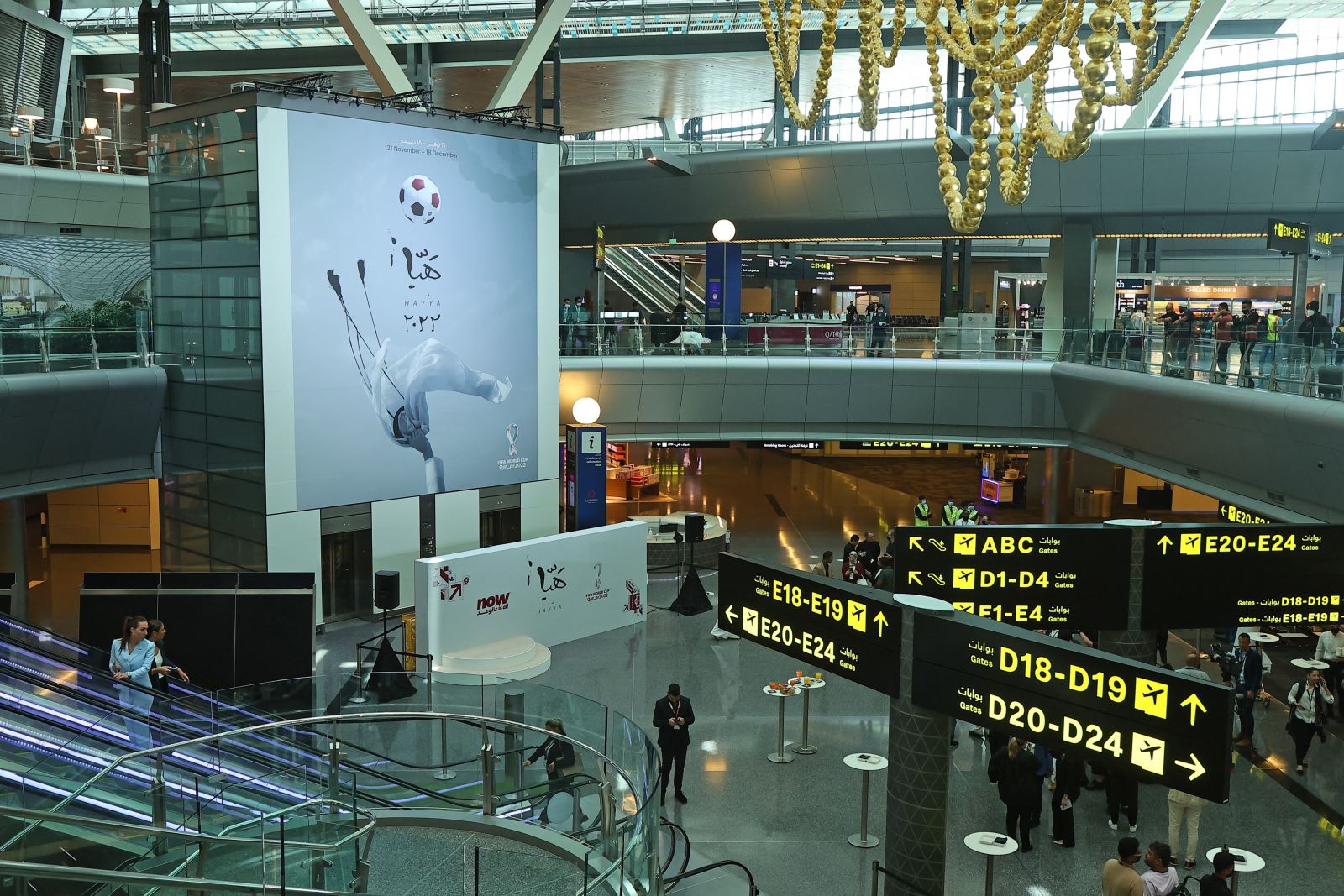 Biểu tượng World Cup 2022 tại sân bay quốc tế Hamad ở Doha, Qatar.