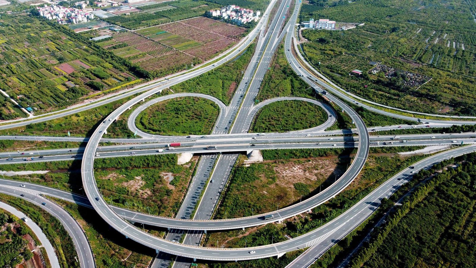 Nút giao thông giữa đường Vành đai 3 với cao tốc Hà Nội - Hải Phòng, có trị giá hơn 400 tỷ đồng được đưa vào sử dụng từ 1/2021.