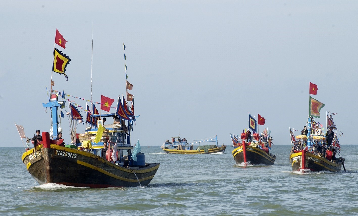 Lễ hội Cầu Ngư truyền thống của ngư dân Phan Thiết (Bình Thuận) cầu cho "biển yên sóng lặng, mưa thuận gió hòa, vạn sự bình an, đa ngư đắc lợi".