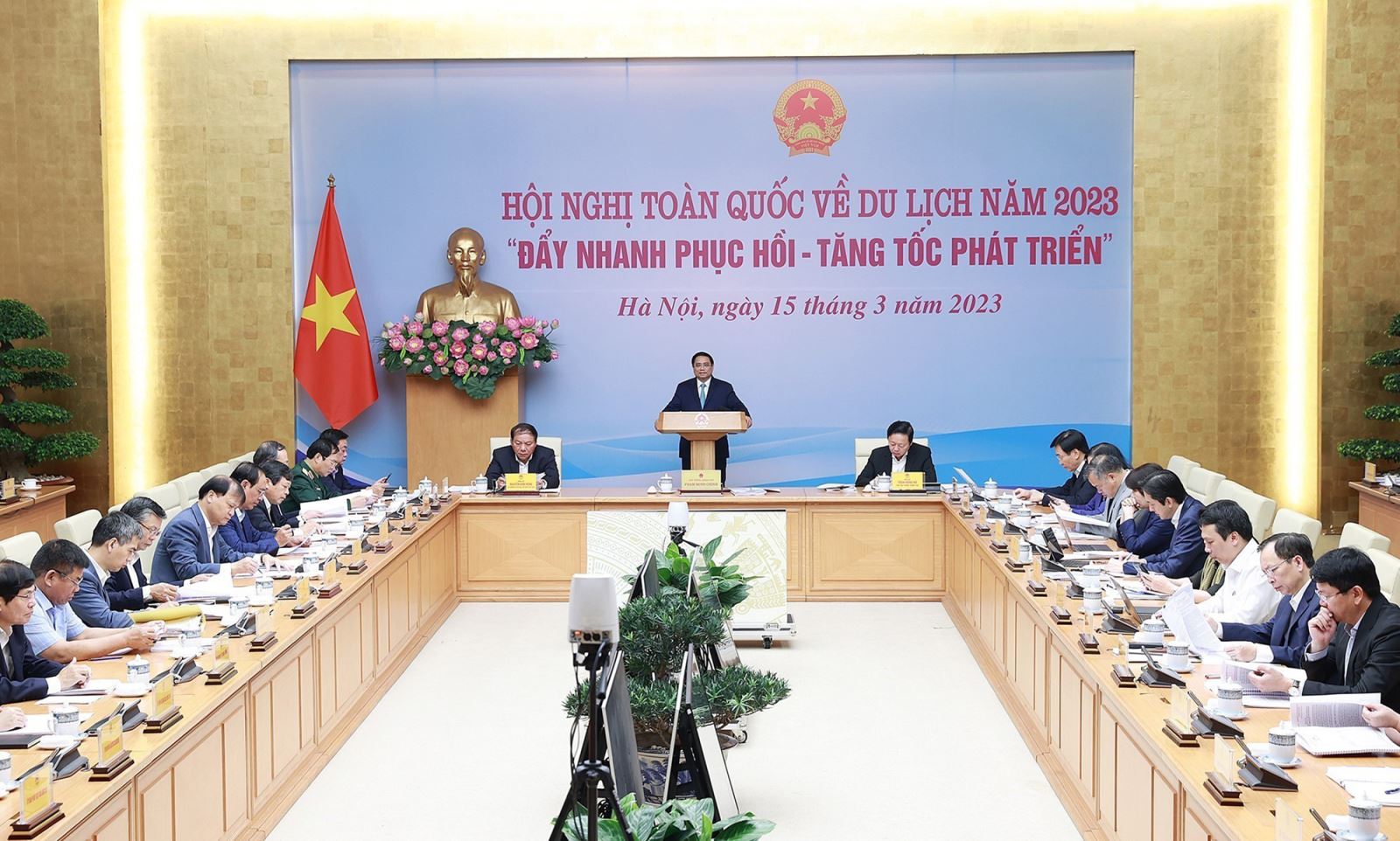 Thủ tướng Phạm Minh Chính chủ trì Hội nghị trực tuyến toàn quốc về du lịch năm 2023.