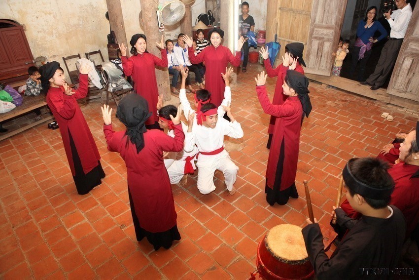 Điệu hát “Mó cá”, một trong những điệu hát được các nam thanh, nữ tú mong đợi nhất.