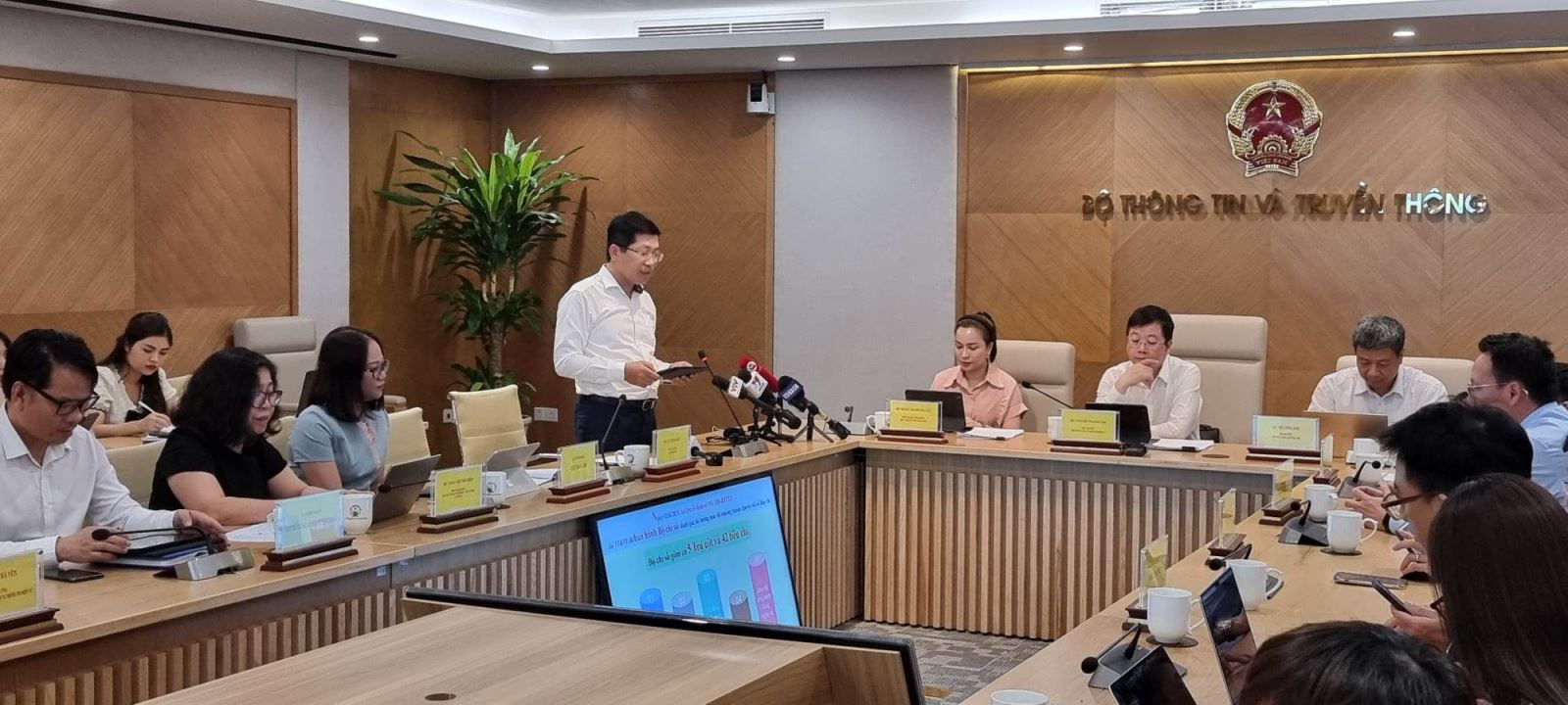 Ông Lưu Đình Phúc, Cục trưởng Cục Báo chí thông tin về việc thành lập Trung tâm hỗ trợ chuyển đổi số báo chí.