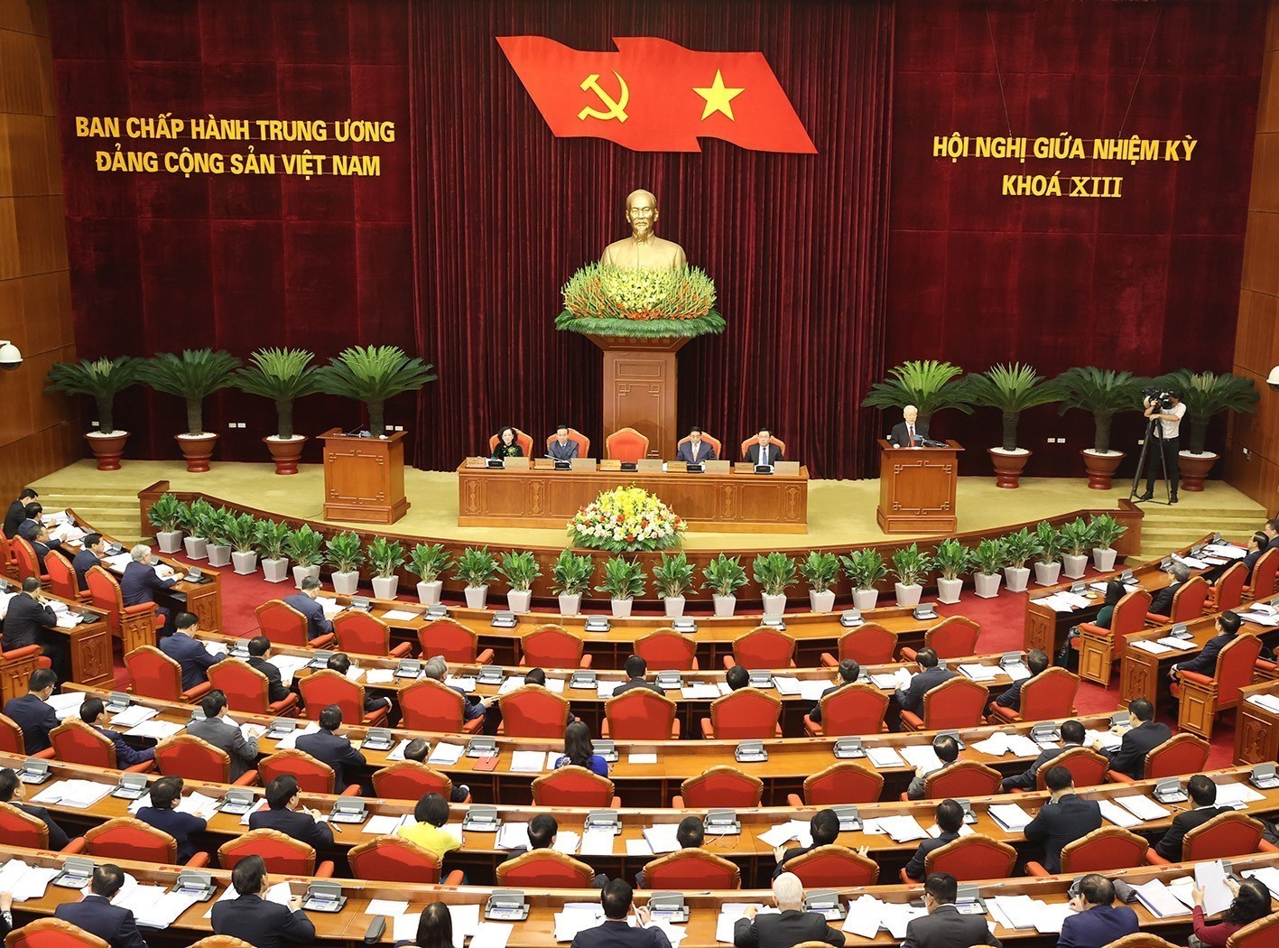 Tổng Bí thư Nguyễn Phú Trọng chủ trì và phát biểu khai mạc Hội nghị Ban Chấp hành Trung ương Đảng Cộng sản Việt Nam giữa nhiệm kỳ khóa XIII.