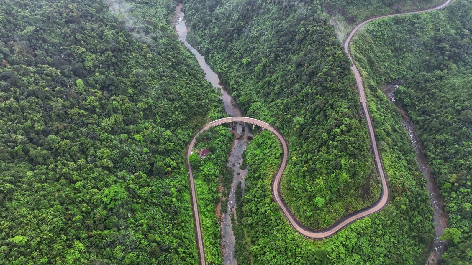 Đường Hồ Chí Minh qua Khu dự trữ Thiên nhiên Động Châu - Khe Nước Trong (Quảng Bình)
