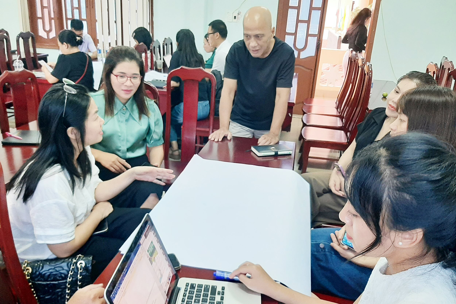 Báo Đắk Nông tổ chức nhiều lớp học nghiệp vụ đào tạo ứng dụng công nghệ thông tin trong sản xuất tin, bài.