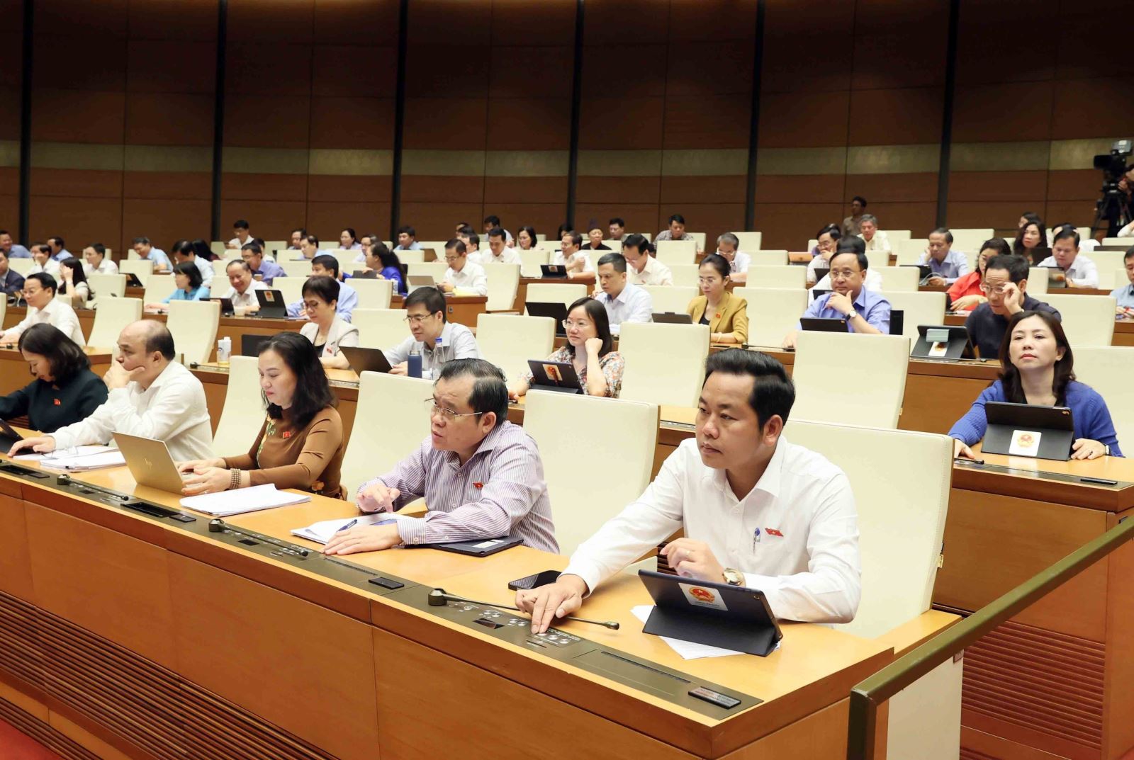 Quốc hội đã biểu quyết thông qua nhiều luật và nghị quyết quan trọng.