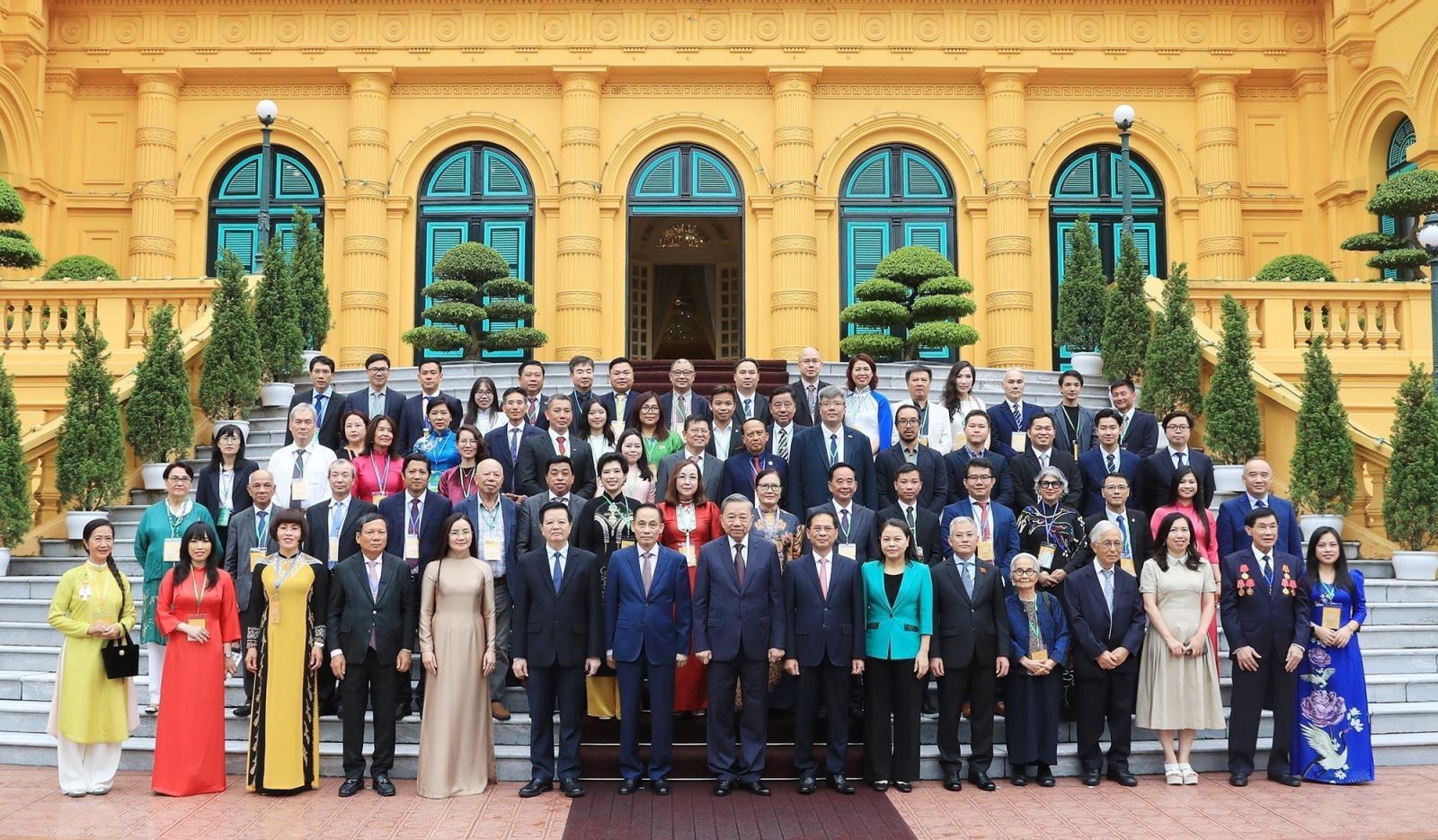 Chiều 23/8/2024, tại Phủ Chủ tịch, Tổng Bí thư, Chủ tịch nước Tô Lâm gặp mặt Đoàn kiều bào tiêu biểu về dự Hội nghị người Việt Nam ở nước ngoài toàn thế giới lần thứ tư và Diễn đàn Tri thức và chuyên gia Việt Nam ở nước ngoài.