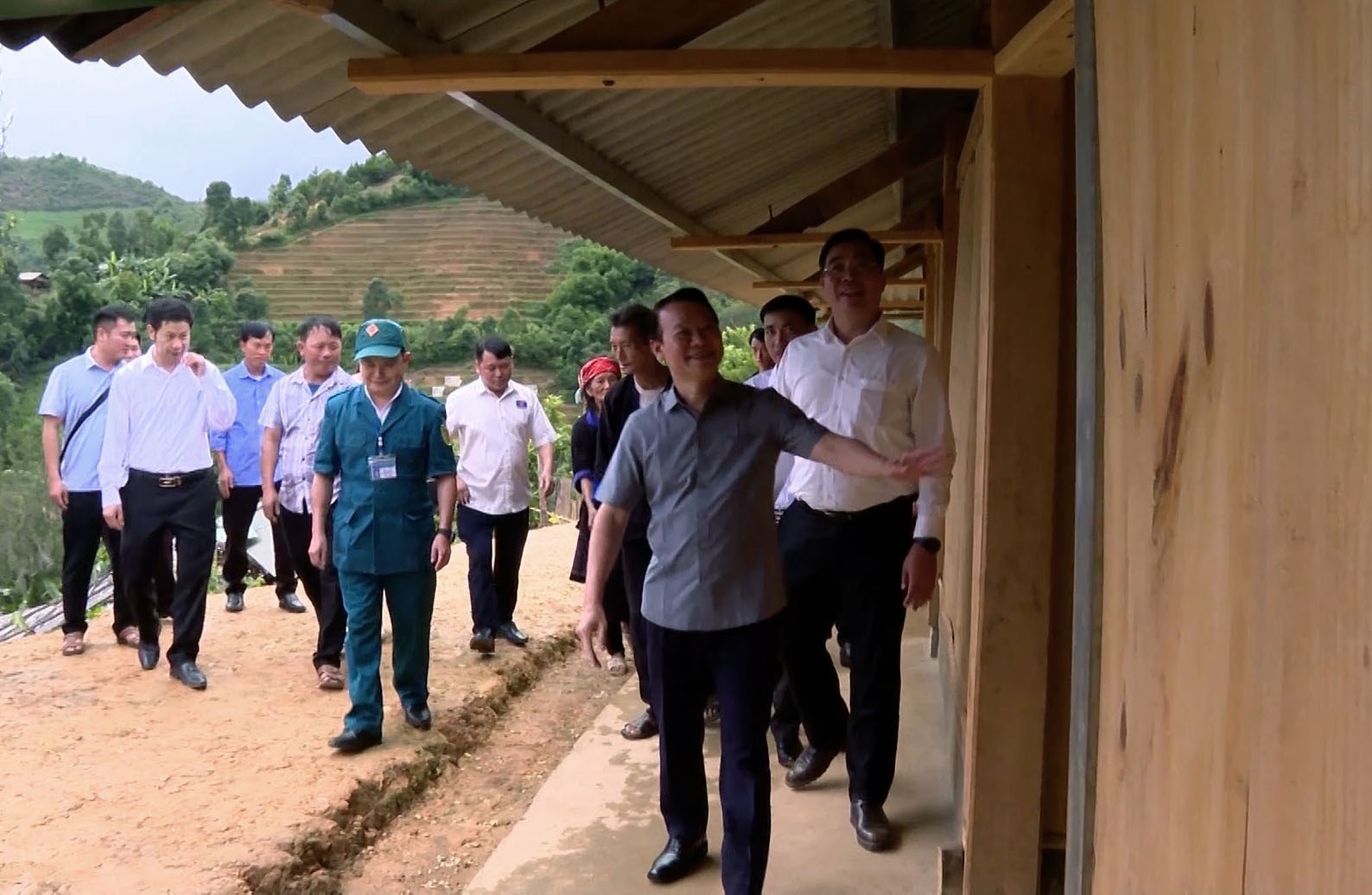 Bí thư Tỉnh ủy Yên Bái Đỗ Đức Duy kiểm tra công tác xóa nhà tạm, nhà dột nát trên địa bàn huyện Mù Cang Chải.
