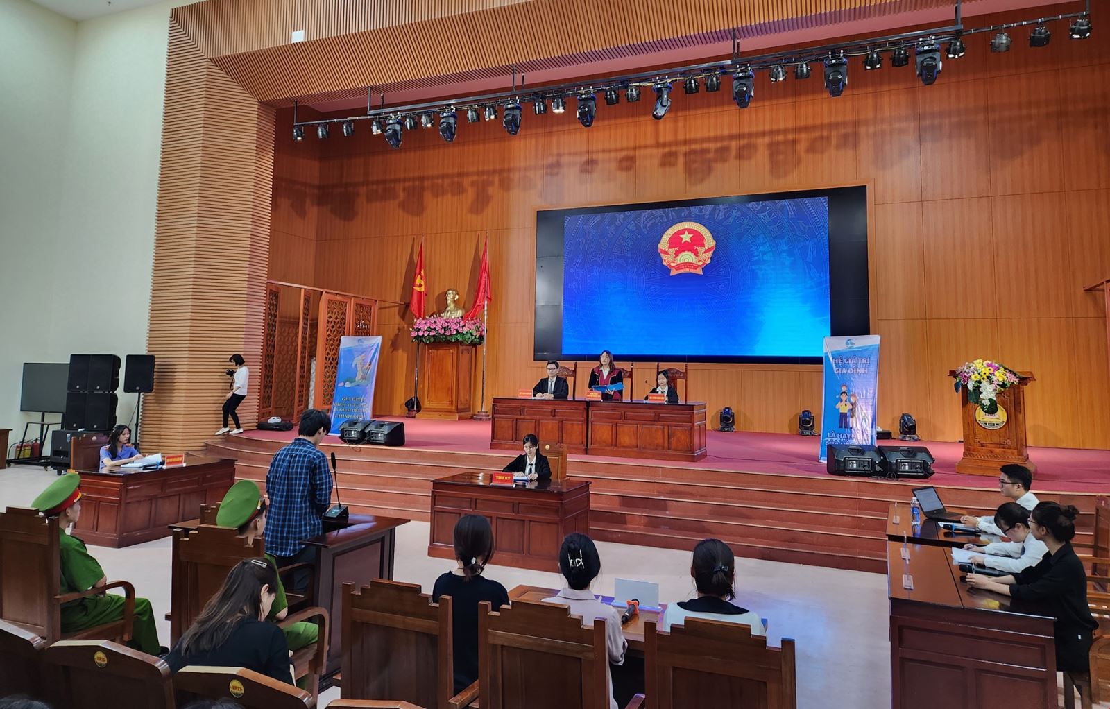 Phiên toà giả định về phòng, chống bạo lực gia đình.