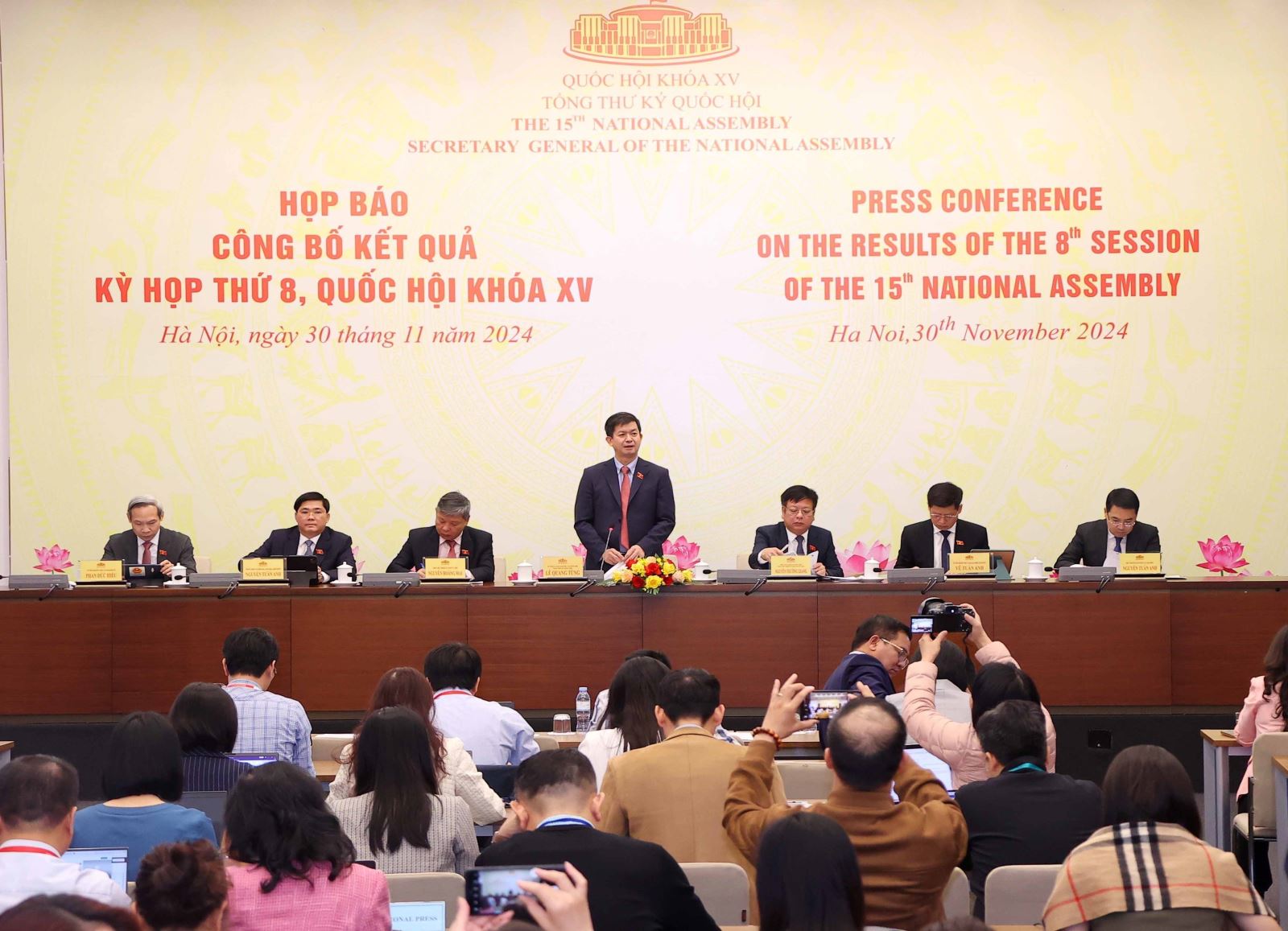 Tổng Thư ký Quốc hội, Chủ nhiệm Văn phòng Quốc hội Lê Quang Tùng chủ trì họp báo công bố kết quả Kỳ họp thứ 8, Quốc hội khóa XV.