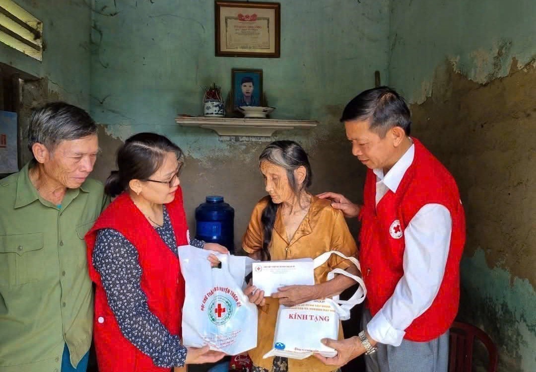 Bà Trần Thị Thu Hằng, nguyên Chủ tịch Hội Chữ thập đỏ huyện Thạch Hà (Hà Tĩnh) tự nguyện xin nghỉ chế độ trước tuổi hưu để ủng hộ công tác sắp xếp, tinh gọn bộ máy.