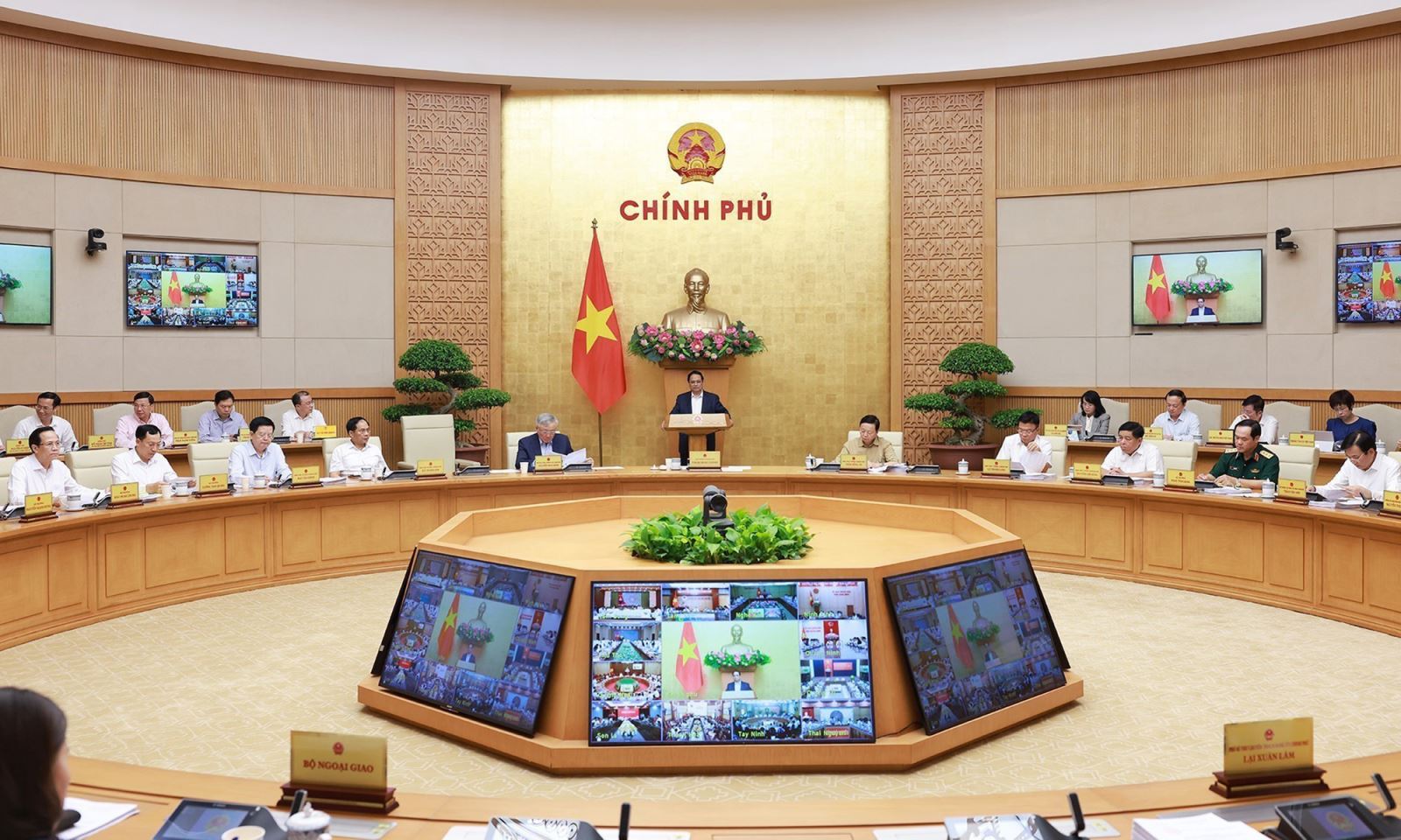 Thủ tướng Phạm Minh Chính chủ trì Phiên họp Chính phủ thường kỳ tháng 6 năm 2025 và Hội nghị trực tuyến Chính phủ với các địa phương.