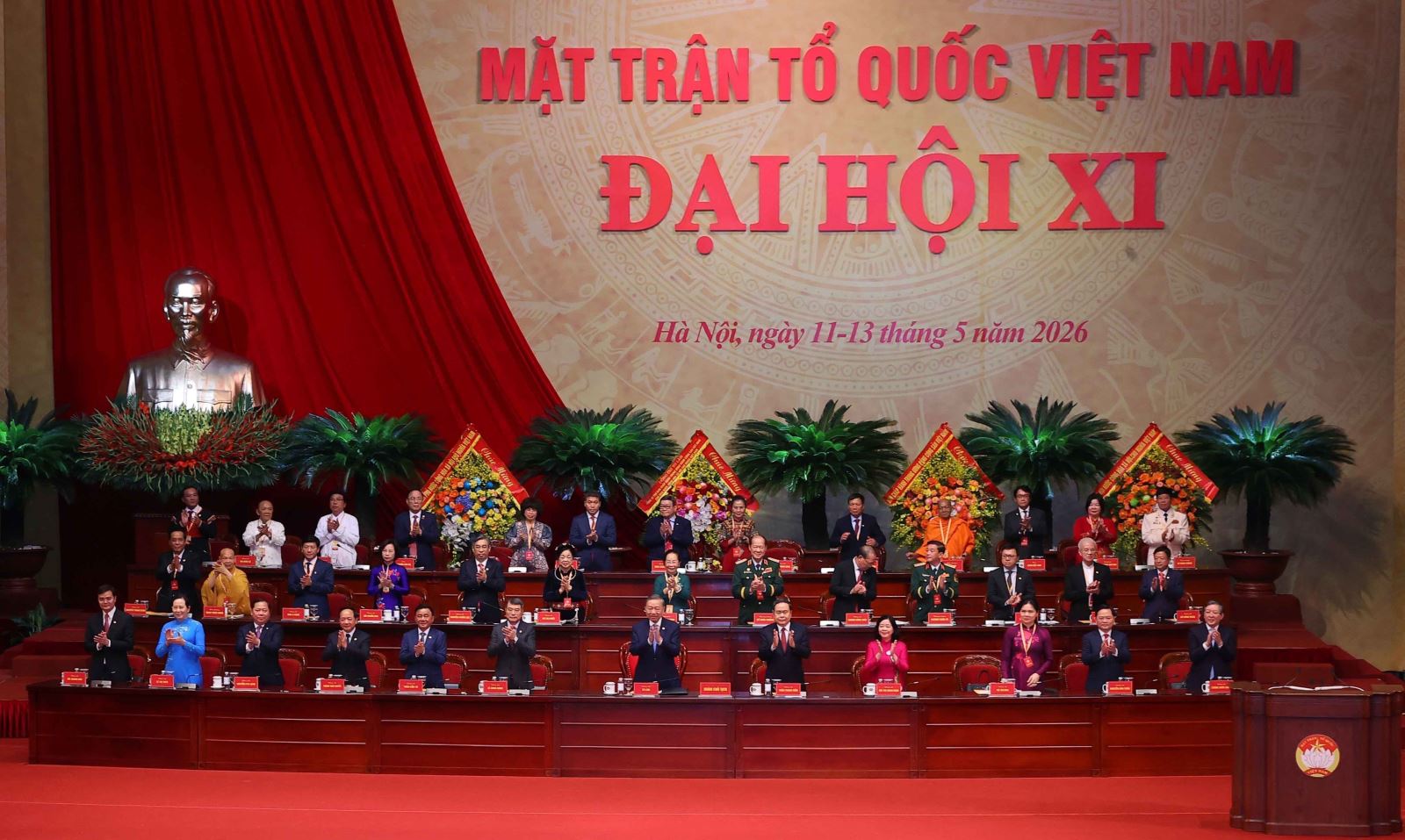 Đoàn Chủ tịch điều hành Phiên khai mạc trọng thể Đại hội XI Mặt trận Tổ quốc Việt Nam.