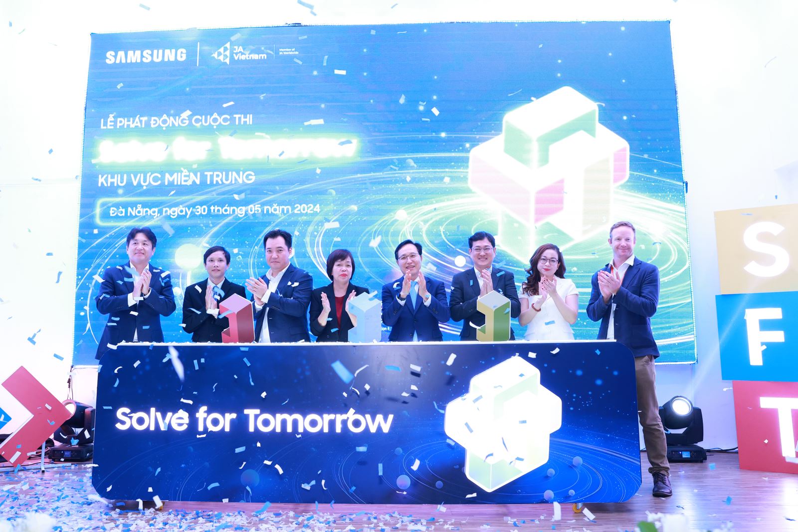 Samsung tiếp tục Roadshow phát động Cuộc thi Solve For Tomorrow năm 2024 tại Khu vực miền Trung