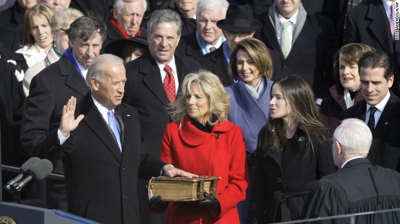 Joe Biden tuyên thệ nhậm chức Phó Tổng thống Mỹ vào tháng 1/2009.