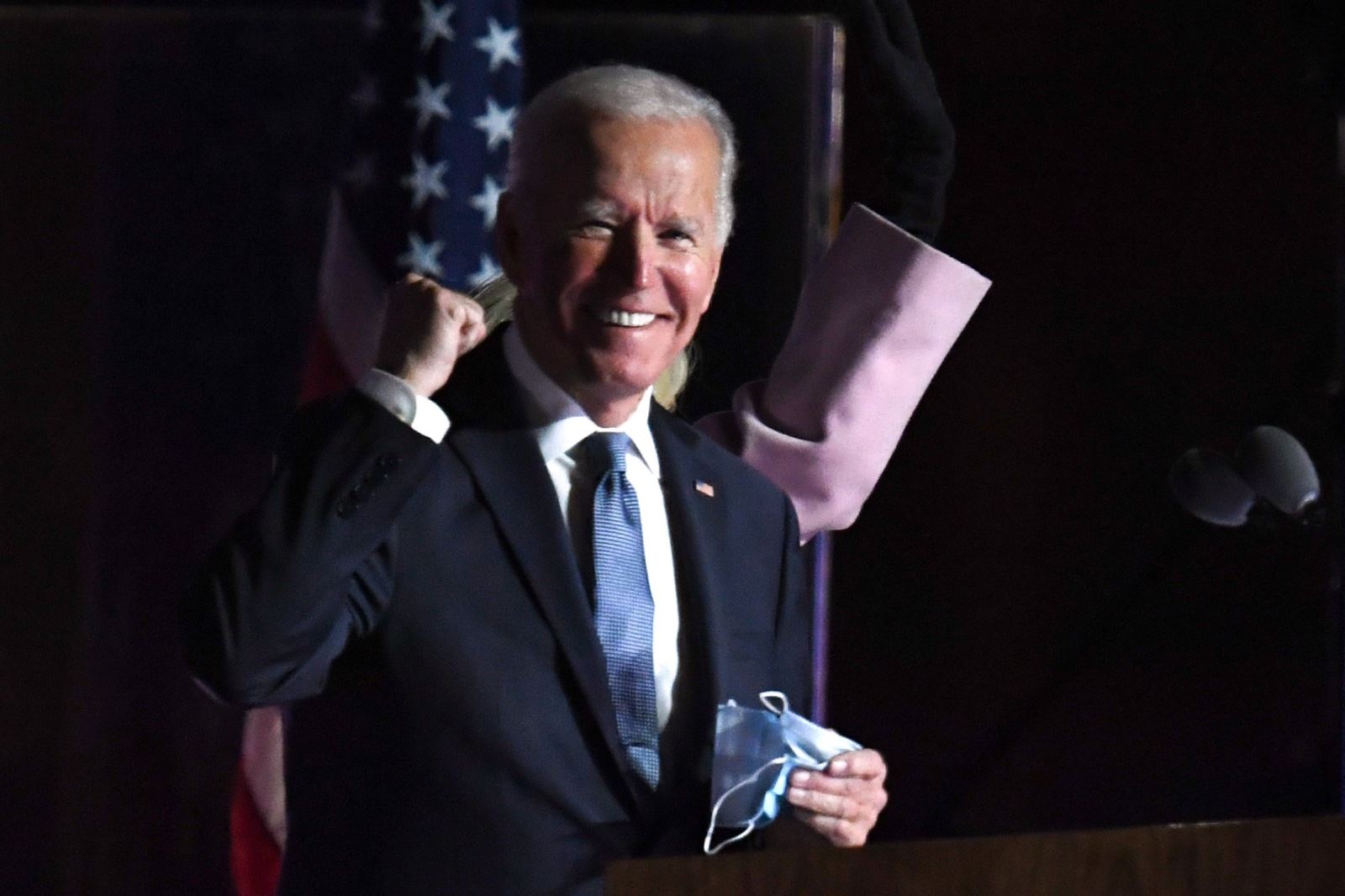 Ứng viên Tổng thống Mỹ của đảng Dân chủ Joe Biden phát biểu trước những người ủng hộ sau Ngày Bầu cử tại Wilmington, Delaware ngày 4/11. Ảnh: AFP/TTXVN