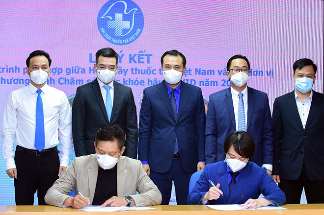 LOCAL cùng Hội Thầy thuốc trẻ Việt Nam chăm sóc sức khỏe người dân hậu COVID-19