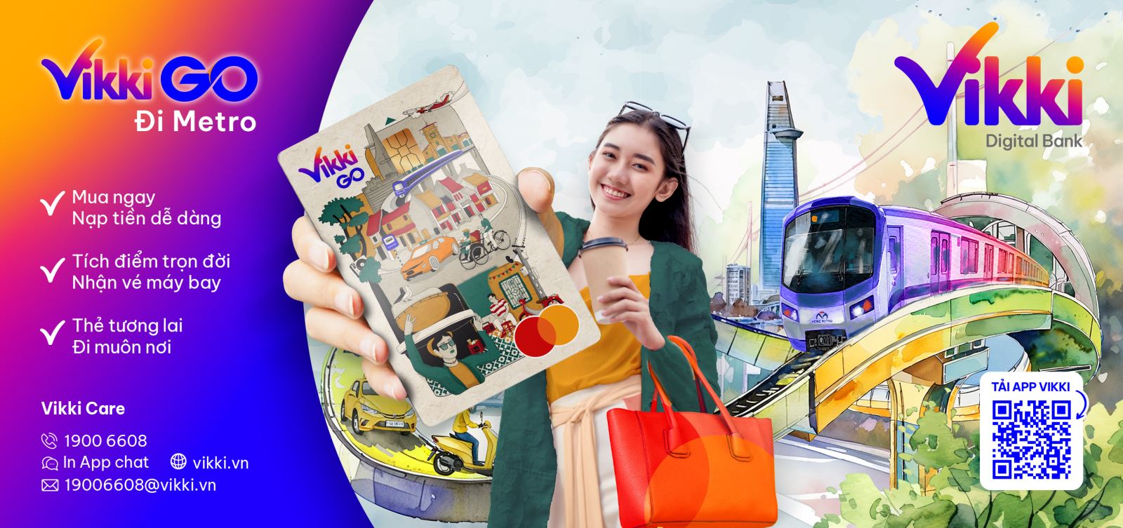 Người dân nhận thẻ đi metro VikkiGO miễn phí