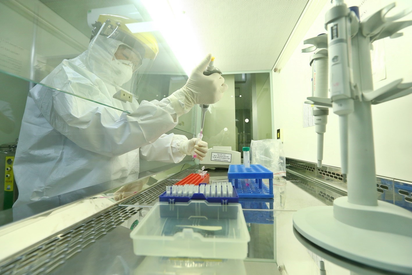 Xét nghiệm sàng lọc SARS-CoV-2 tại Hà Nội.