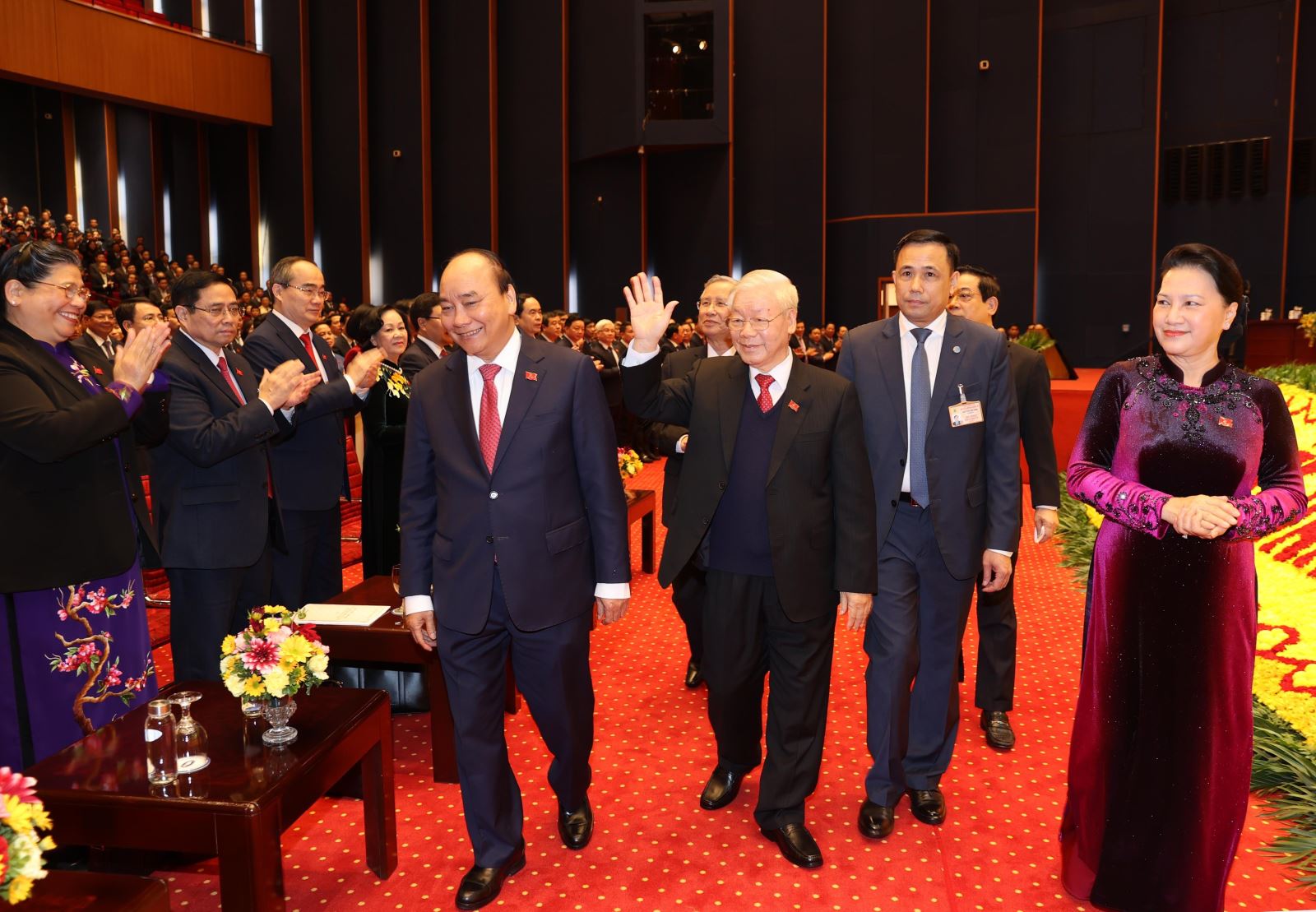 Tổng Bí thư, Chủ tịch nước Nguyễn Phú Trọng cùng các đồng chí Ủy viên Bộ Chính trị: Thủ tướng Chính phủ Nguyễn Xuân Phúc, Chủ tịch Quốc hội Nguyễn Thị Kim Ngân đến dự phiên họp trù bị Đại hội XIII của Đảng.