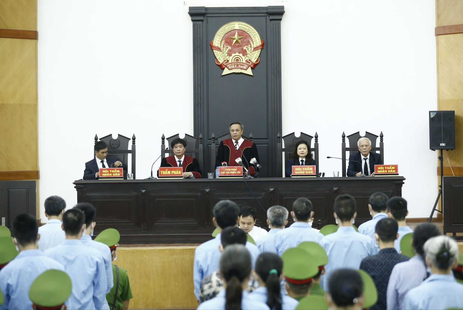 Hội đồng xét xử Tòa án nhân dân thành phố Hà Nội tuyên án các bị cáo trong vụ án “Giết người” và “Chống người thi hành công vụ” xảy ra tại thôn Hoành (xã Đồng Tâm, huyện Mỹ Đức, Hà Nội).