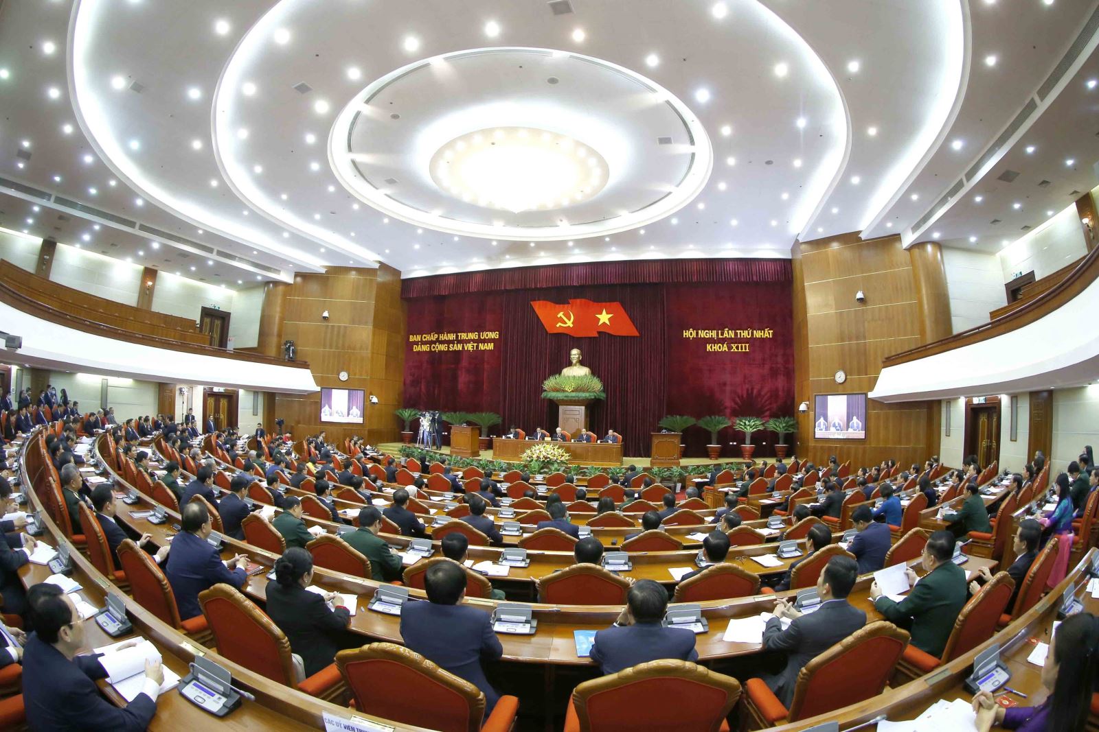 Toàn cảnh Hội nghị lần thứ nhất Ban Chấp hành Trung ương Đảng khóa XIII.