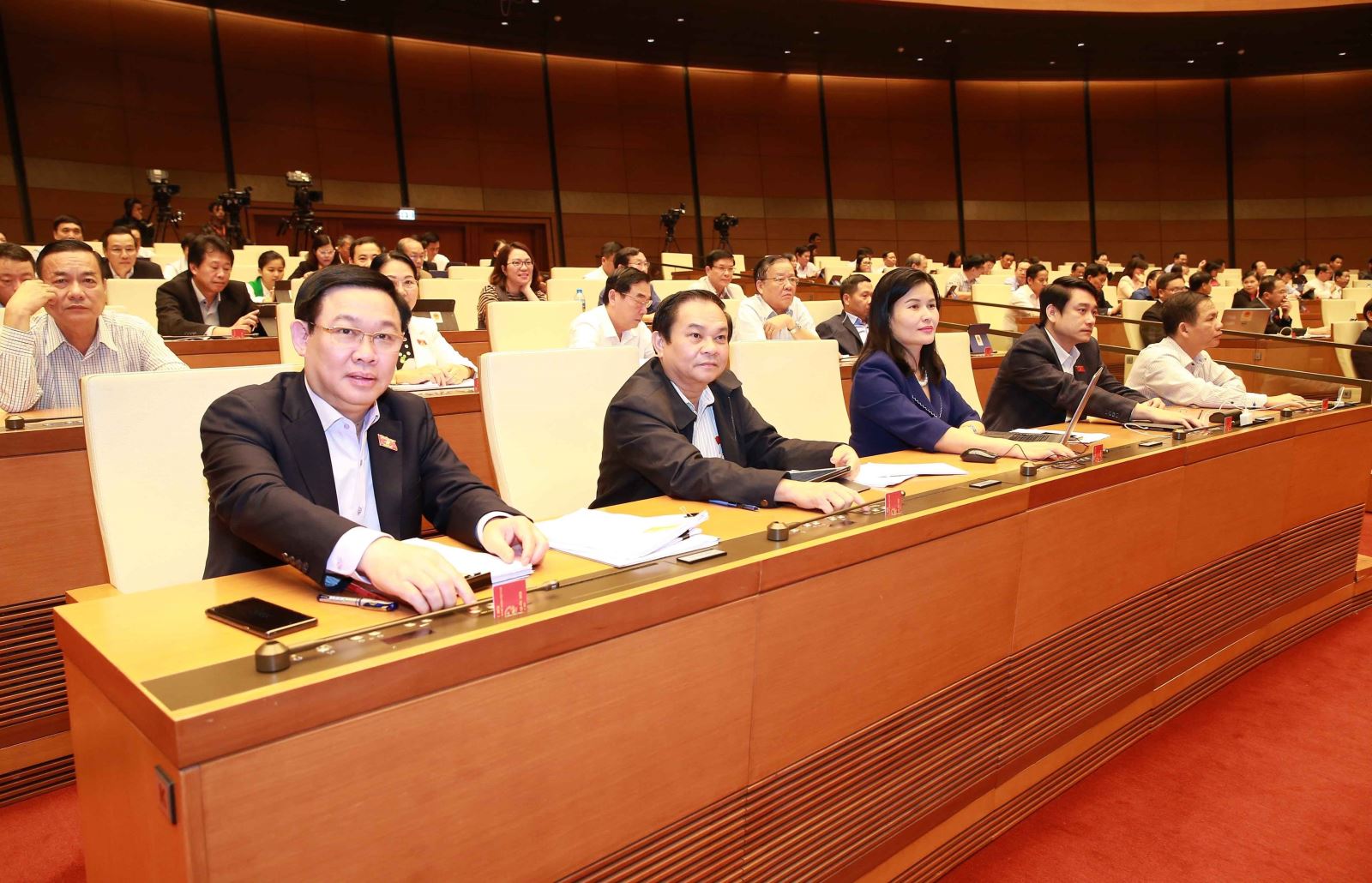 Chiều 26/11/2019, Quốc hội biểu quyết thông qua nhiều dự án luật và nghị quyết cấp thiết, trong đó có Nghị quyết về Báo cáo nghiên cứu khả thi Dự án đầu tư xây dựng Cảng hàng không quốc tế Long Thành giai đoạn 1.
