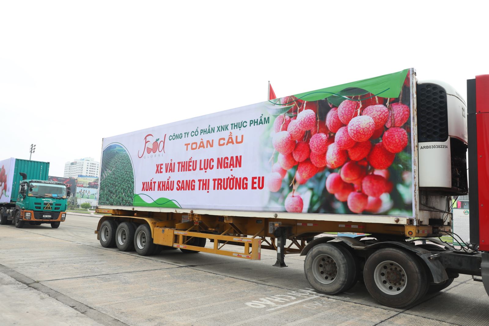 Đoàn xe vải thiều Lục Ngạn (Bắc Giang) xuất đi tiêu thụ tại thị trường EU.