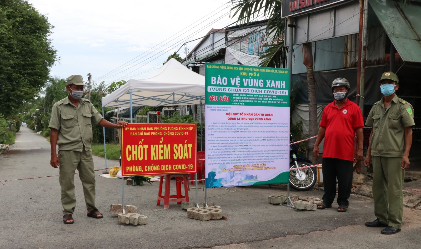 Thiết lập "vùng xanh" an toàn tại tổ dân phố thuộc khu phố 4, phường Tương Bình Hiệp, thành phố Thủ Dầu Một, tỉnh Bình Dương.